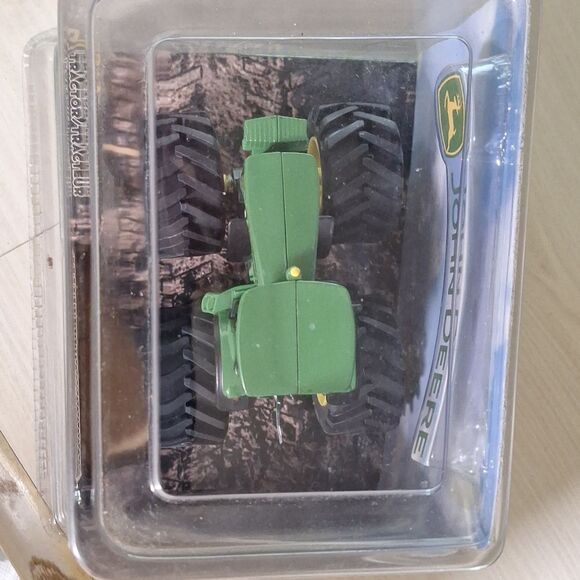 Collector Item Ertle Monster Treads John Deere Tractor New Unopened Package - Picture 5 of 6